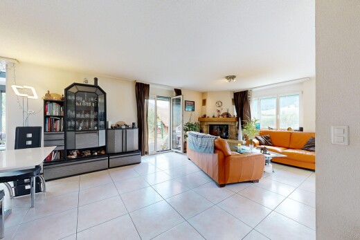 wohn- / esszimmer mit kamin, tile floor, fliesenboden, inside property, und light floor