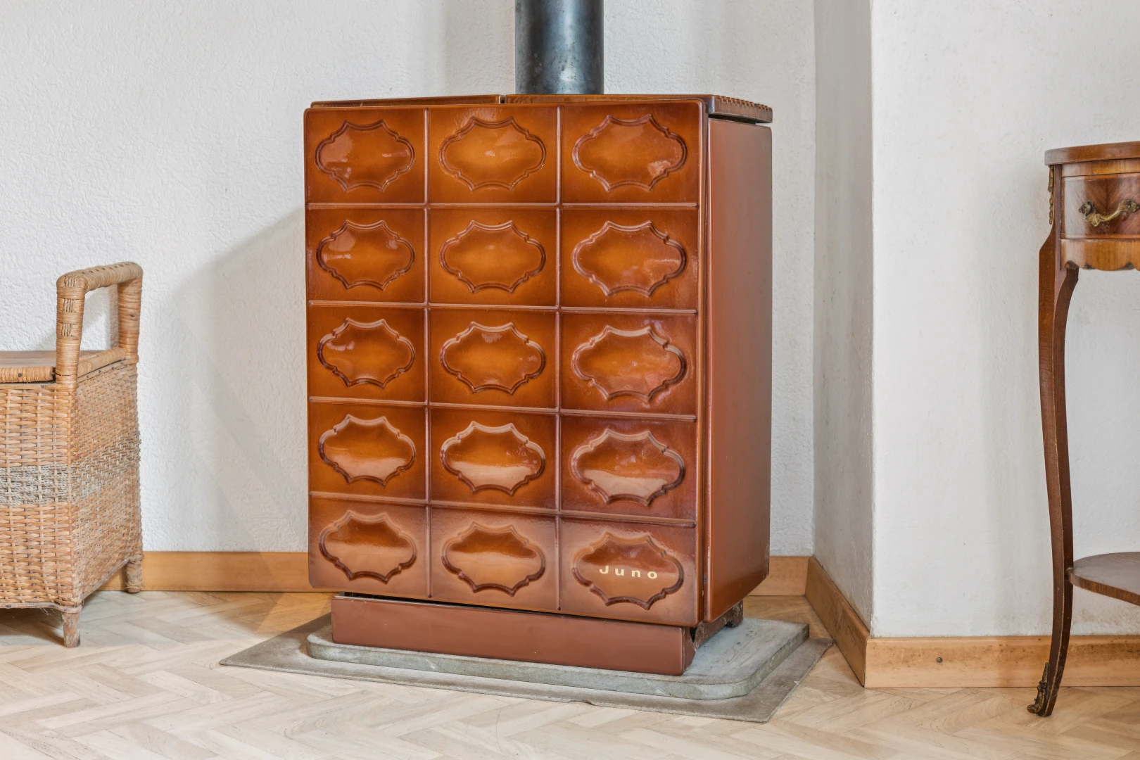 einzelheiten mit wall, baseboards wall, sockelleisten, und interior