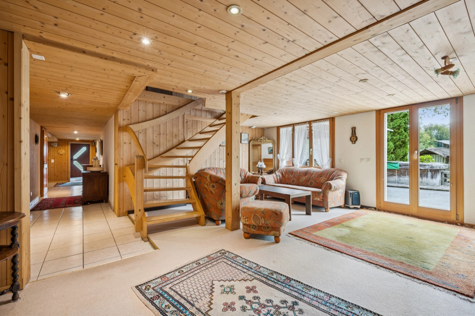 treppe mit außenzugang, einbauleuchten, treppen, wood ceiling, und holzdecke