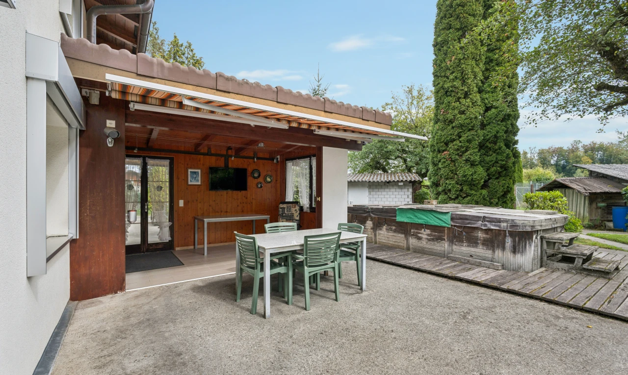 terrasse mit essbereich im freien, day time, from property, und deck