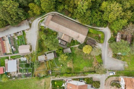 lage auf der karte mit aerial map