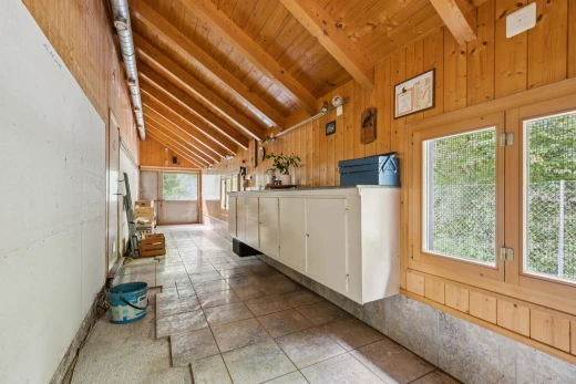 küche mit vaulted ceiling, dachschräge, beamed ceiling, balkendecke, und wood ceiling