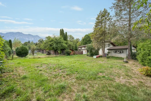 garten mit day time, mountain view, blick auf die berge, zaun, und property visible