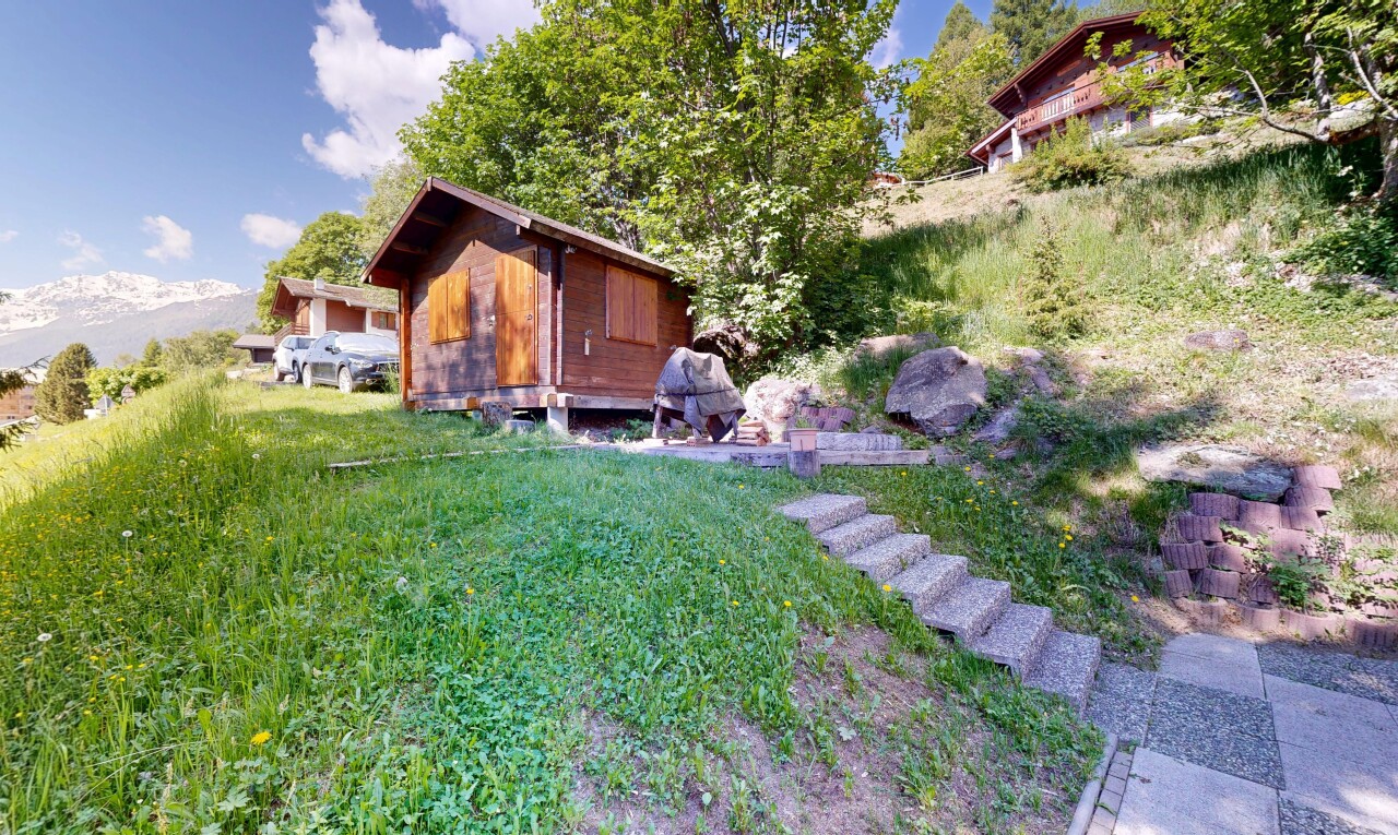 jardin avec structure extérieure, day time, from property, abri, et pelouse