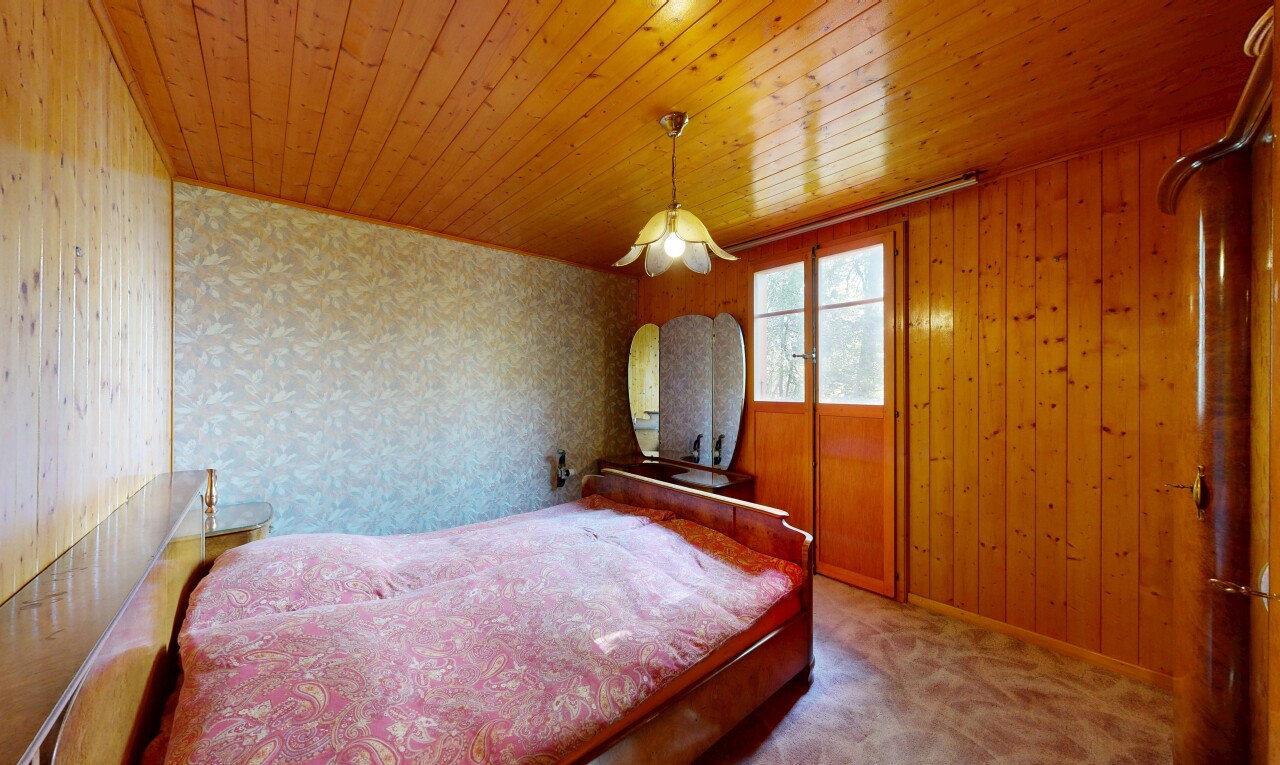 chambre avec moquette, carpet, lumière naturelle, natural light, et inside property
