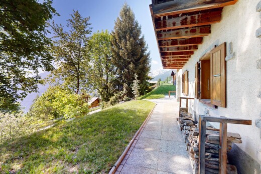 terrasse avec from property, pelouse, et day time