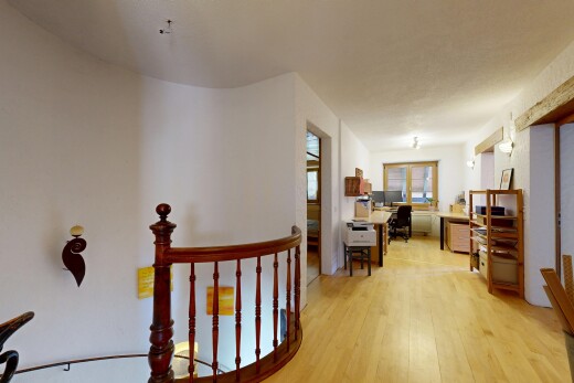 bureau avec inside property, sol en finition bois, wood finish floor, cloison sèche, et drywall