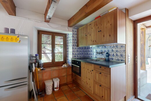 küche mit kühlschrank, natürliches licht, natural light, ofen, und inside property