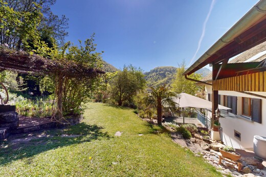 garten mit rasen, from property, day time, mountain view, und blick auf die berge