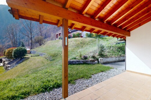 terrasse avec pelouse, terrasse, et from property