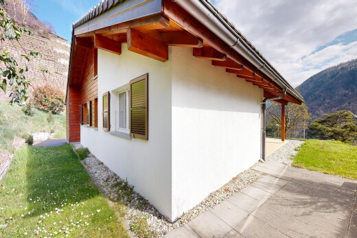 façade avec vue sur la montagne, mountain view, day time, bardage en stuc, et from property