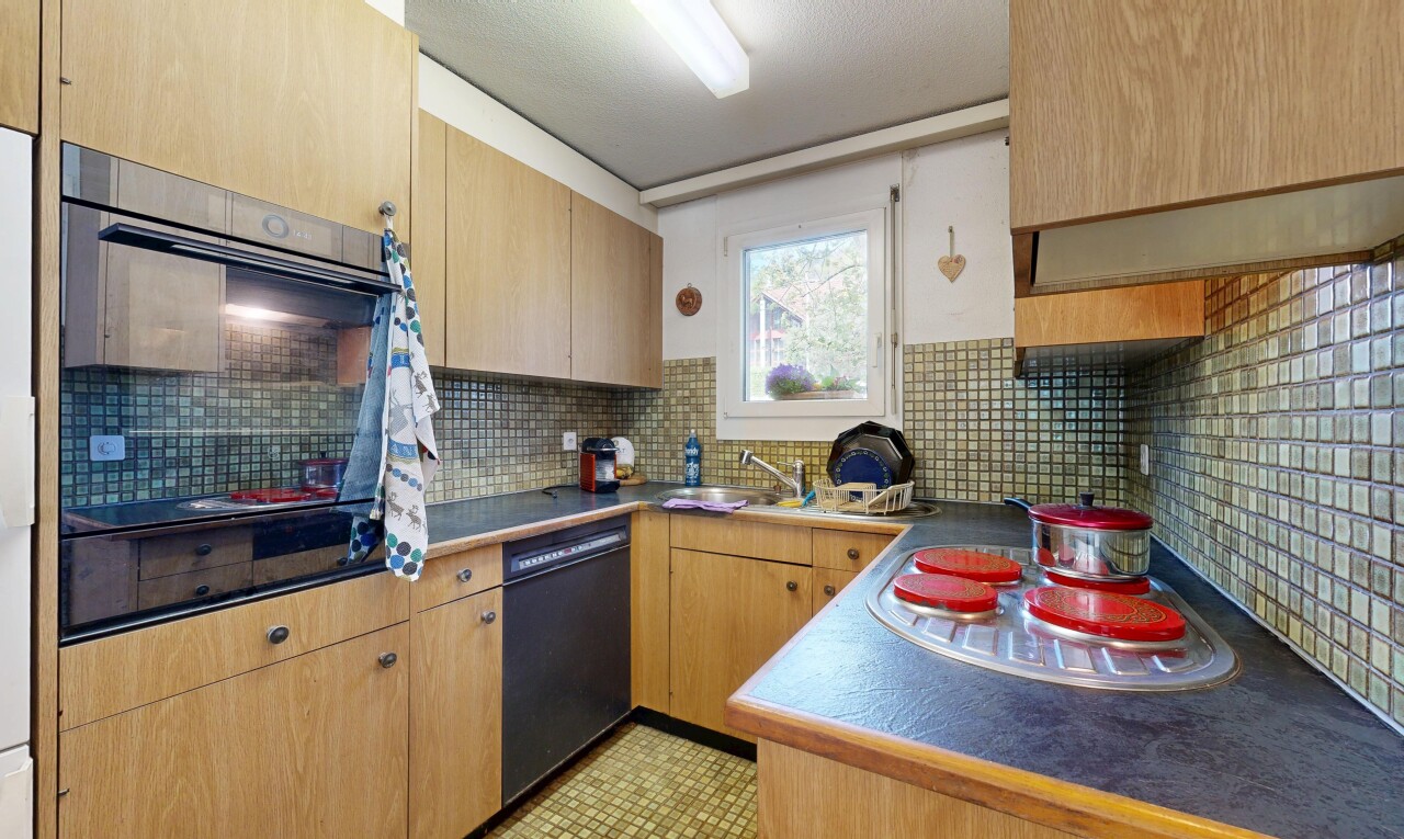 küche mit wood edge countertops, light floor, hellbraune schränke, light brown cabinets, und geschirrspülmaschine