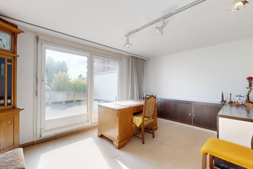 bureau avec éclairage sur rail, track lighting, cloison sèche, drywall, et light floor