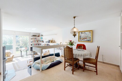 wohn- / esszimmer mit gipskartonwand, drywall, inside property, natürliches licht, und natural light