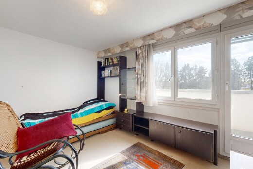 zimmer / schlafzimmer mit inside property, natürliches licht, natural light, light floor, und gipskartonwand