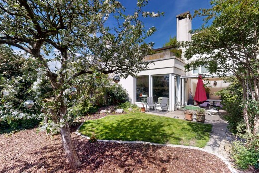 außenansicht mit schornstein, wintergarten, day time, rasen, und terrasse