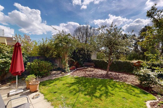 garten mit rasen, from property, day time, zaun, und terrasse