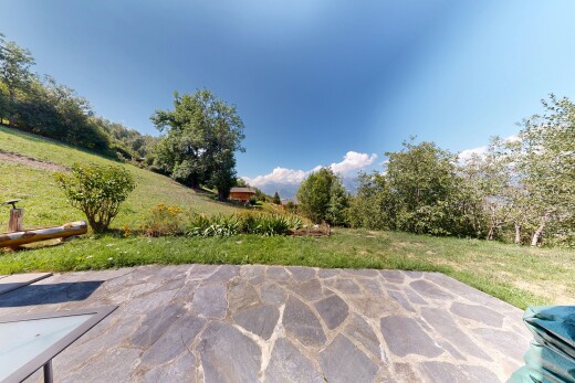 jardin avec from property, pelouse, day time, et view focus