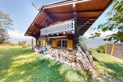 façade avec pelouse, property visible, day time, bardage horizontal, et from property
