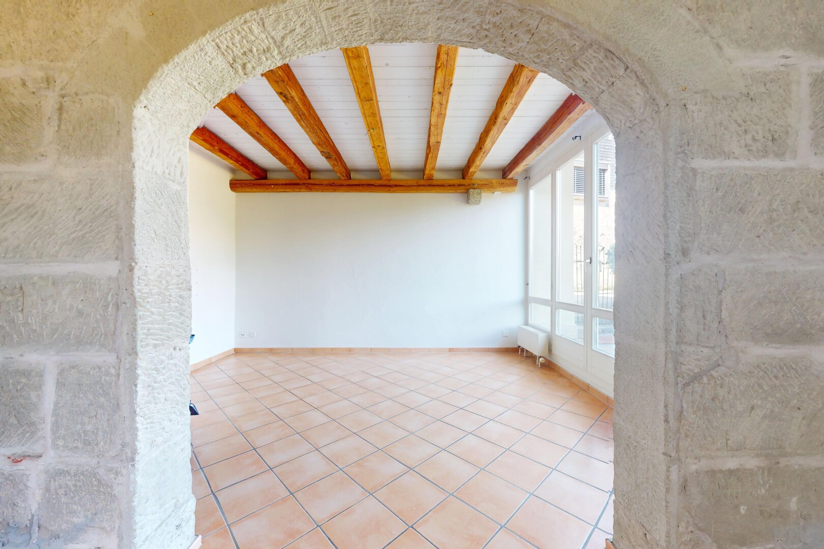 terrasse mit französische türen und inside property