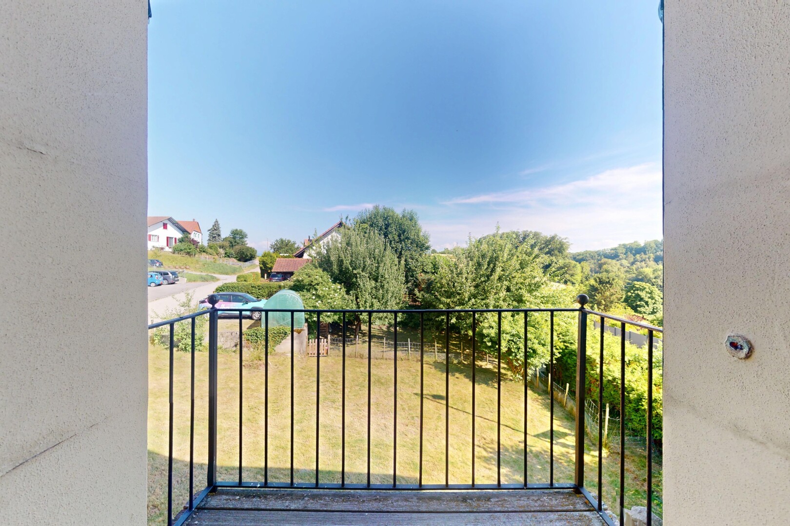 balkon mit balkon, from property, und day time