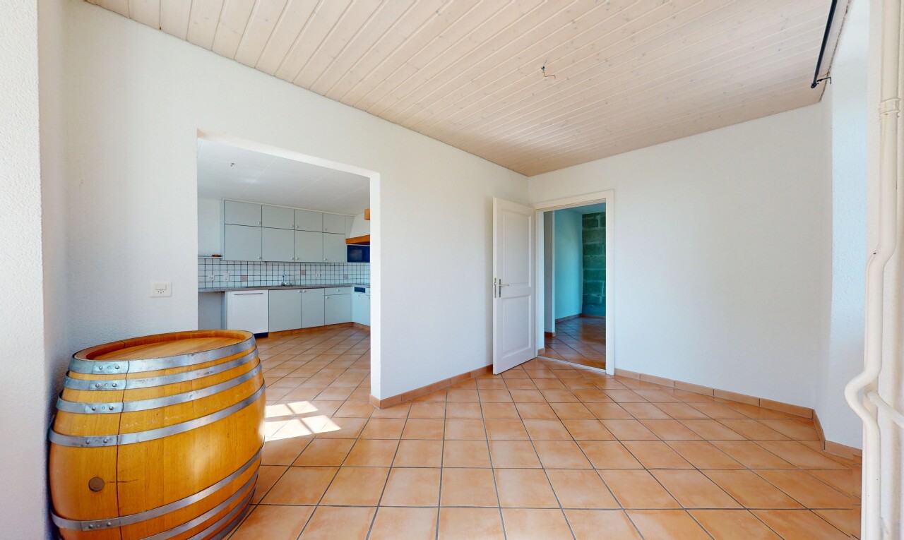 leerer raum mit küchenrückwand beim Herd, inside property, drywall, gipskartonwand, und tile floor
