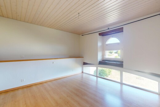 leerer raum mit natural light, natürliches licht, drywall, gipskartonwand, und inside property