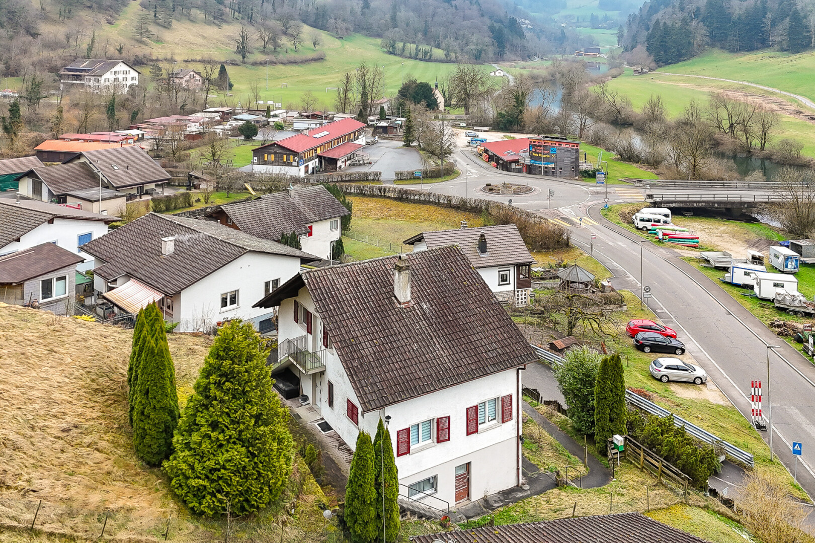 façade avec residential view et vue résidentielle