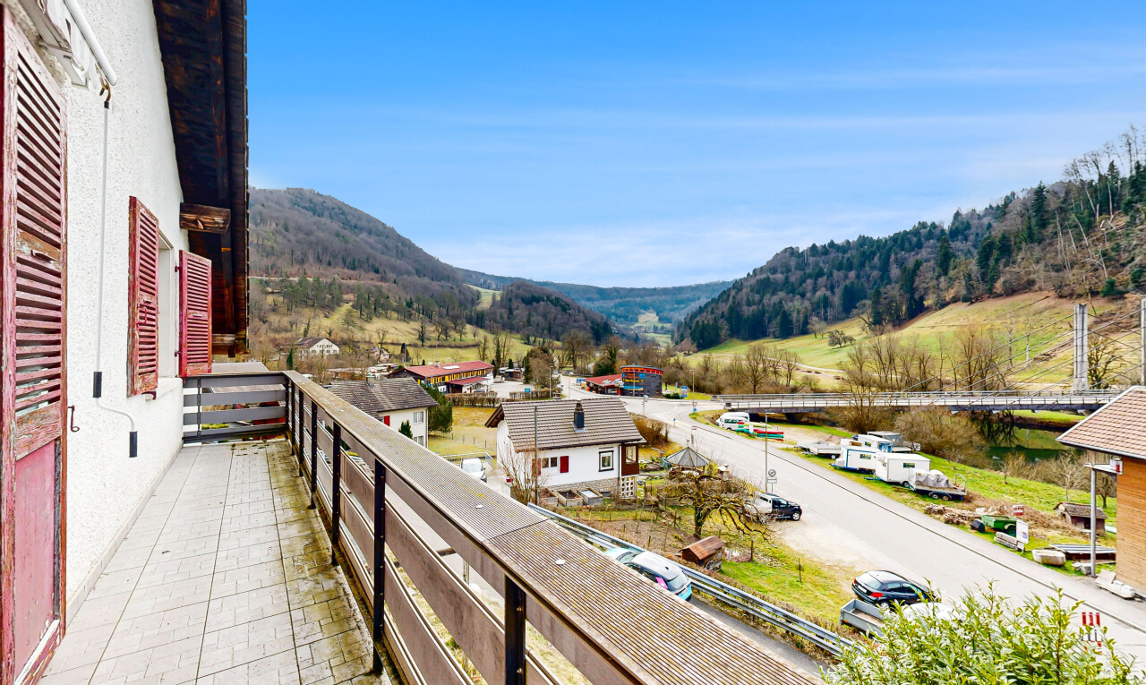 balcon avec vue sur la montagne et balcon