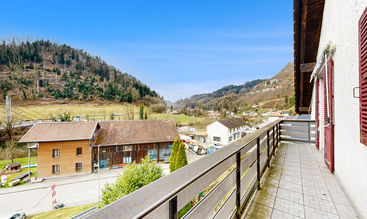 balcon avec vue sur la montagne et balcon