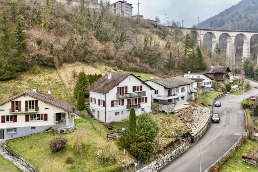 außenansicht mit property visible, blick auf die berge, und mountain view