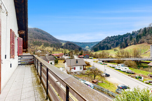 balcon avec vue sur la montagne et balcon