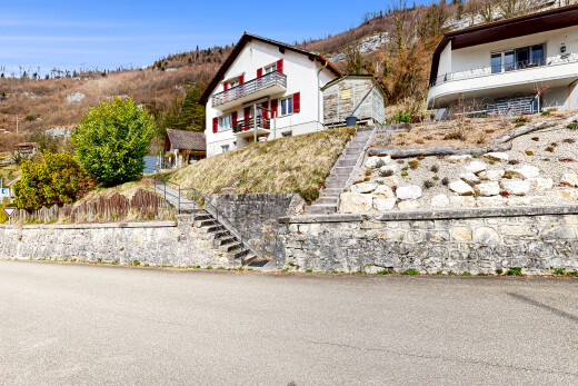 außenansicht mit treppen