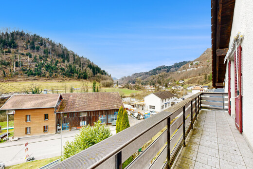 balcon avec vue sur la montagne et balcon
