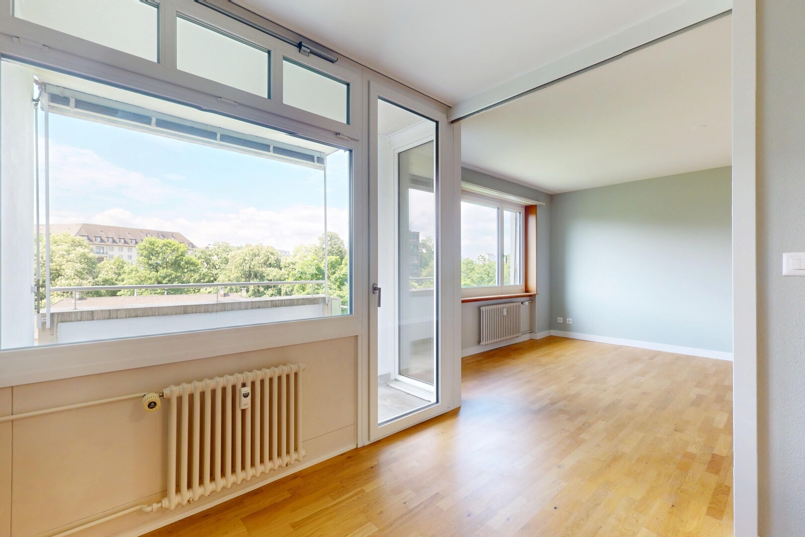 pièce vide avec radiateur, inside property, lumière naturelle, natural light, et cloison sèche