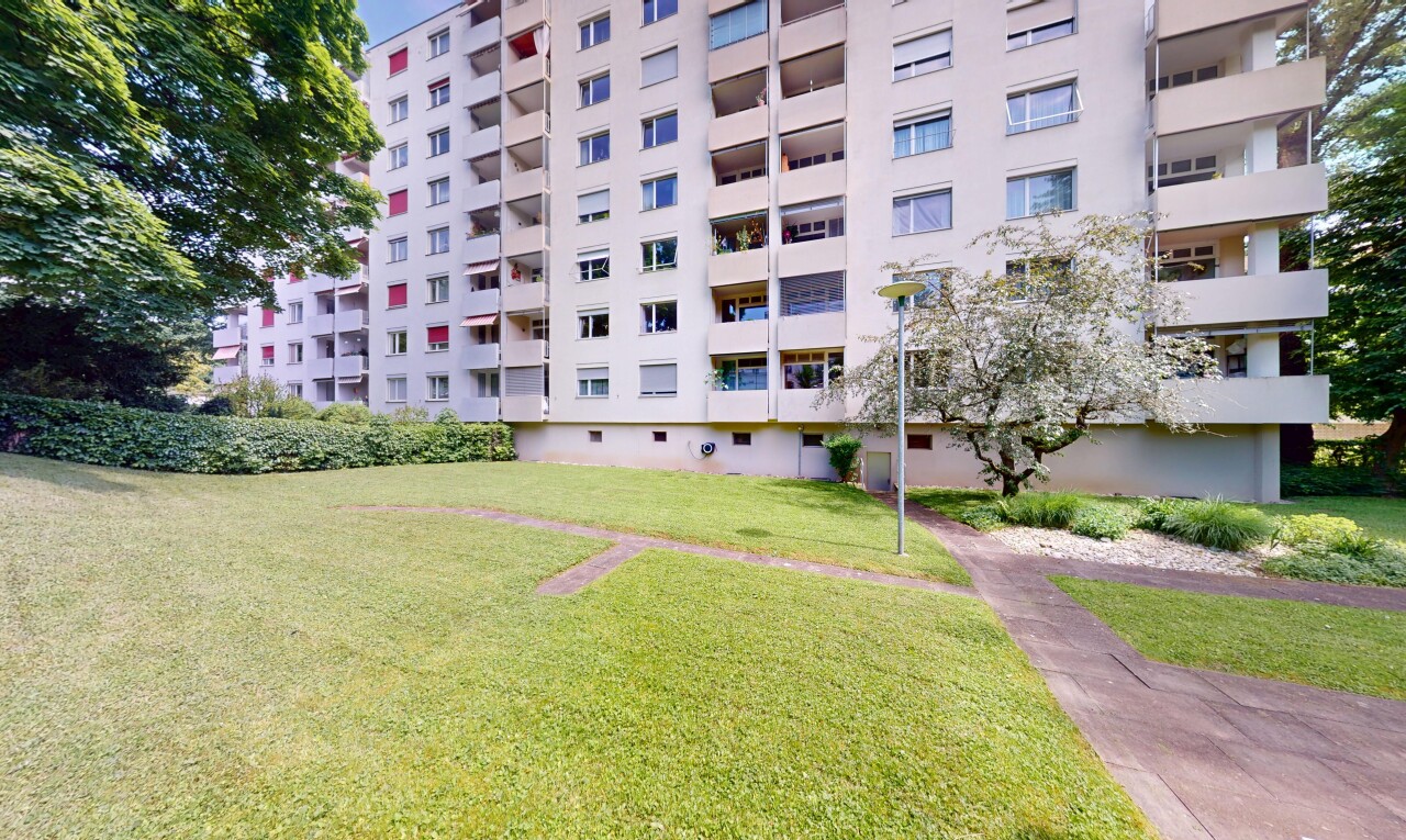 extérieur du bâtiment avec apartment complex view, vue sur le complexe d'appartements, et property visible