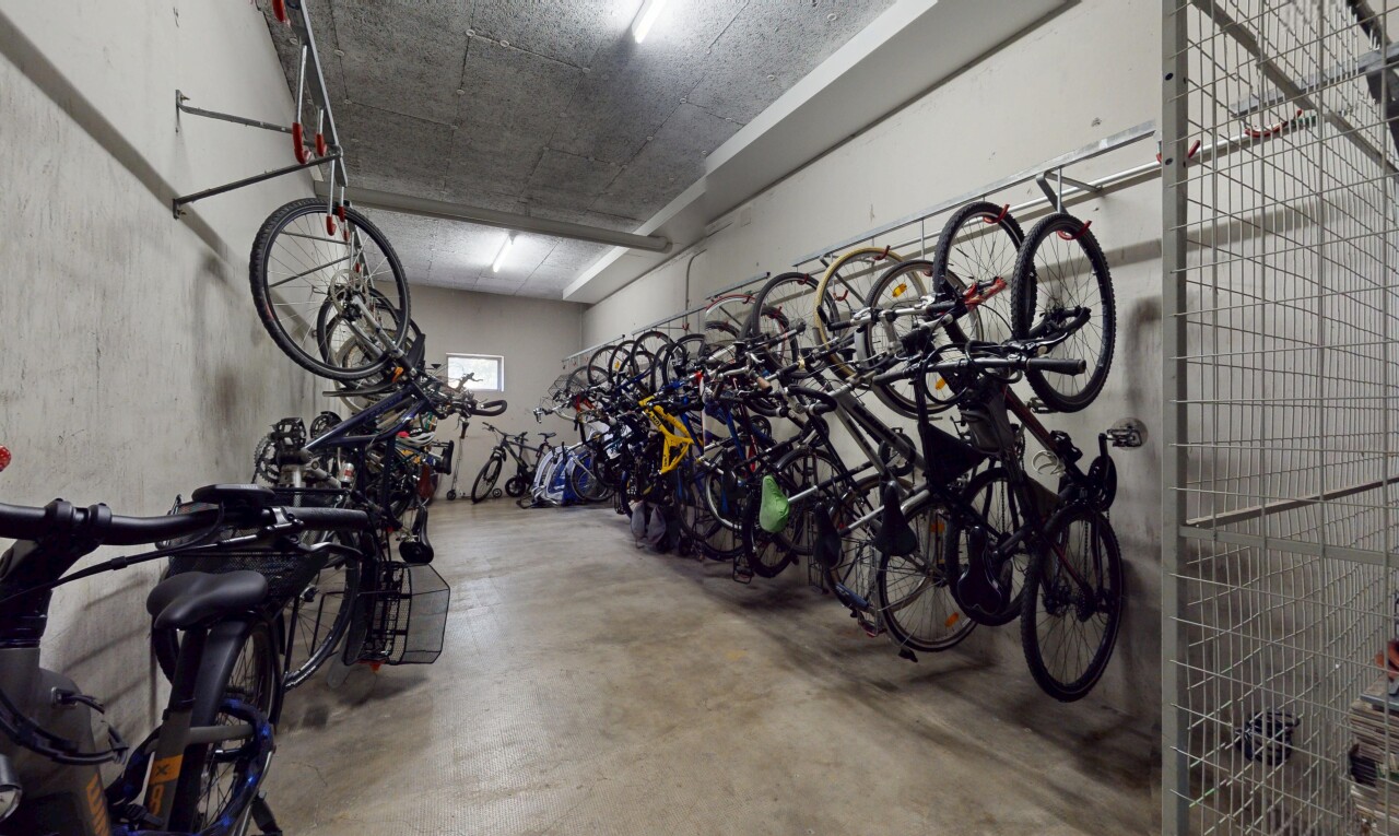 gym avec concrete floor et inside community