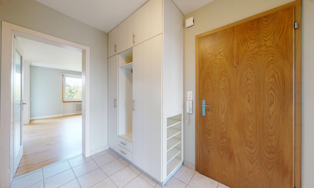 chambre avec inside property, cloison sèche, drywall, lumière naturelle, et natural light