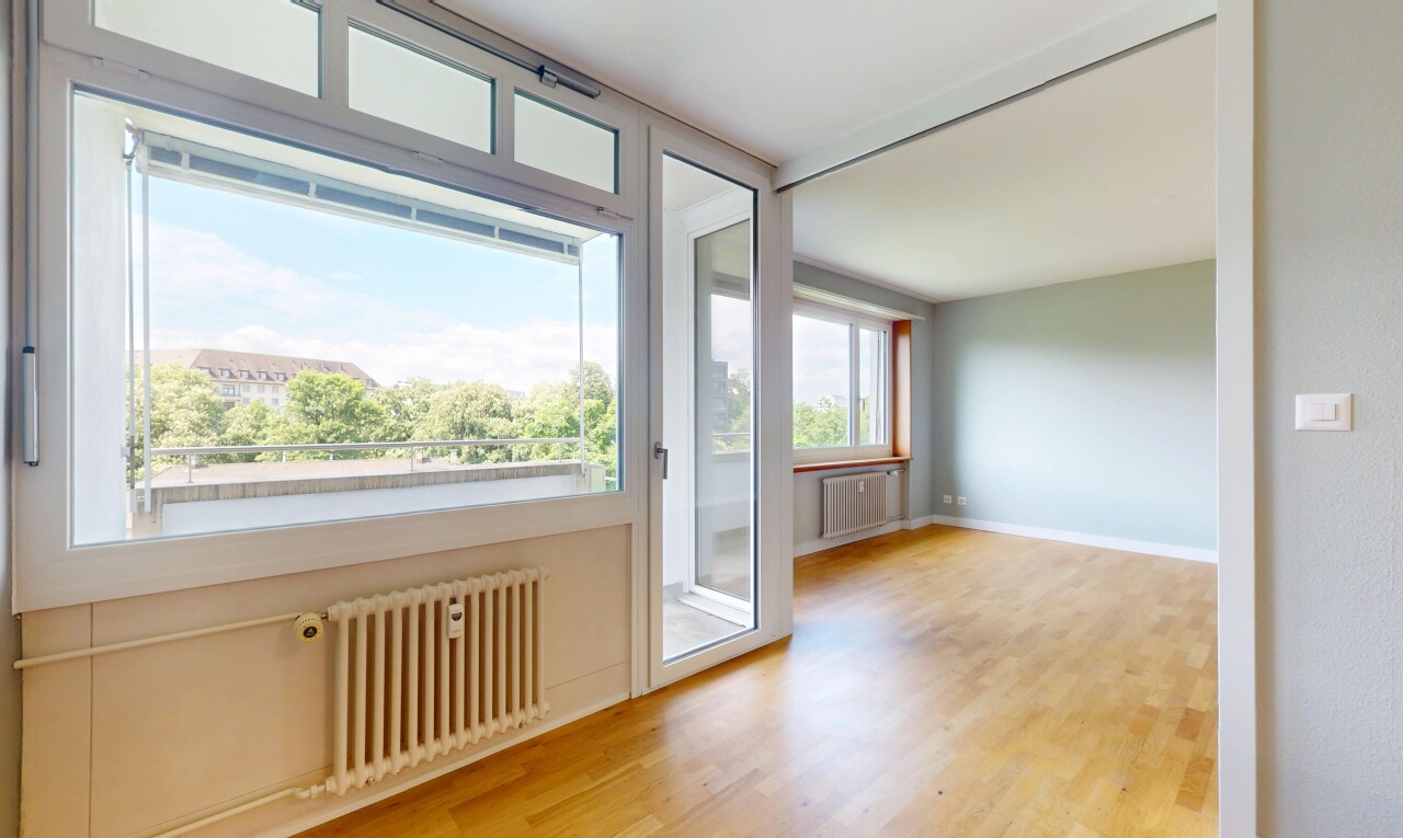 pièce vide avec radiateur, inside property, lumière naturelle, natural light, et cloison sèche