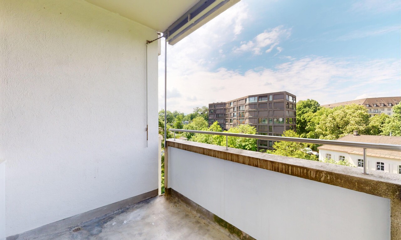 balcon avec from property, day time, et balcon