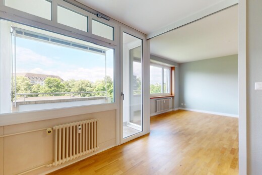 pièce vide avec radiateur, inside property, lumière naturelle, natural light, et cloison sèche