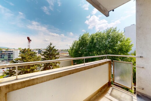 balkon mit balkon, day time, und from property