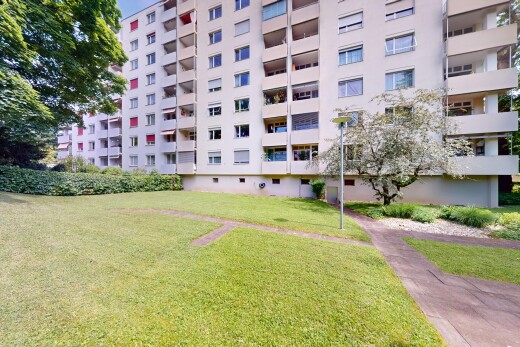 extérieur du bâtiment avec apartment complex view, vue sur le complexe d'appartements, et property visible