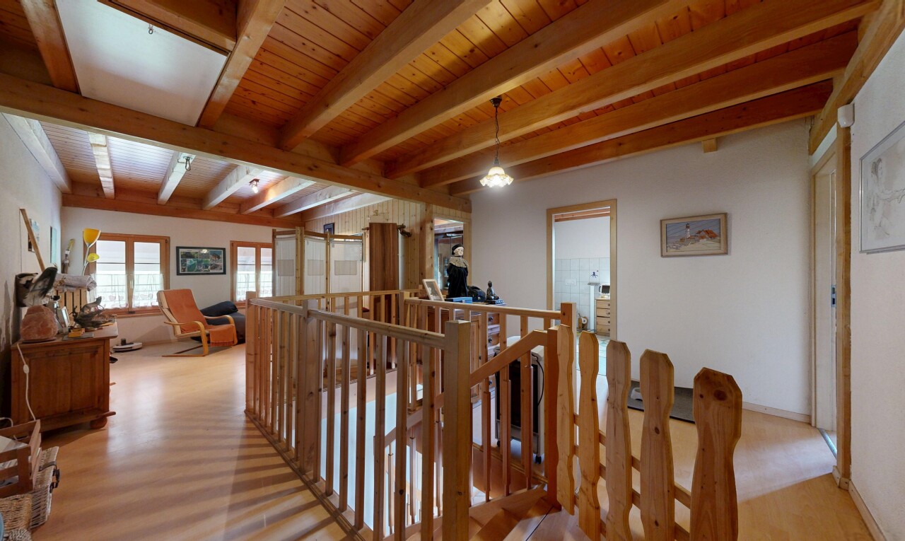 esszimmer mit inside property, wood finish floor, holzfußboden, natural light, und natürliches licht