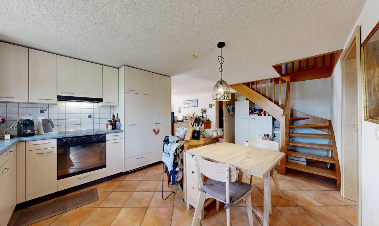 küche mit ofen, light floor, inside property, pendant lighting, und pendelleuchte
