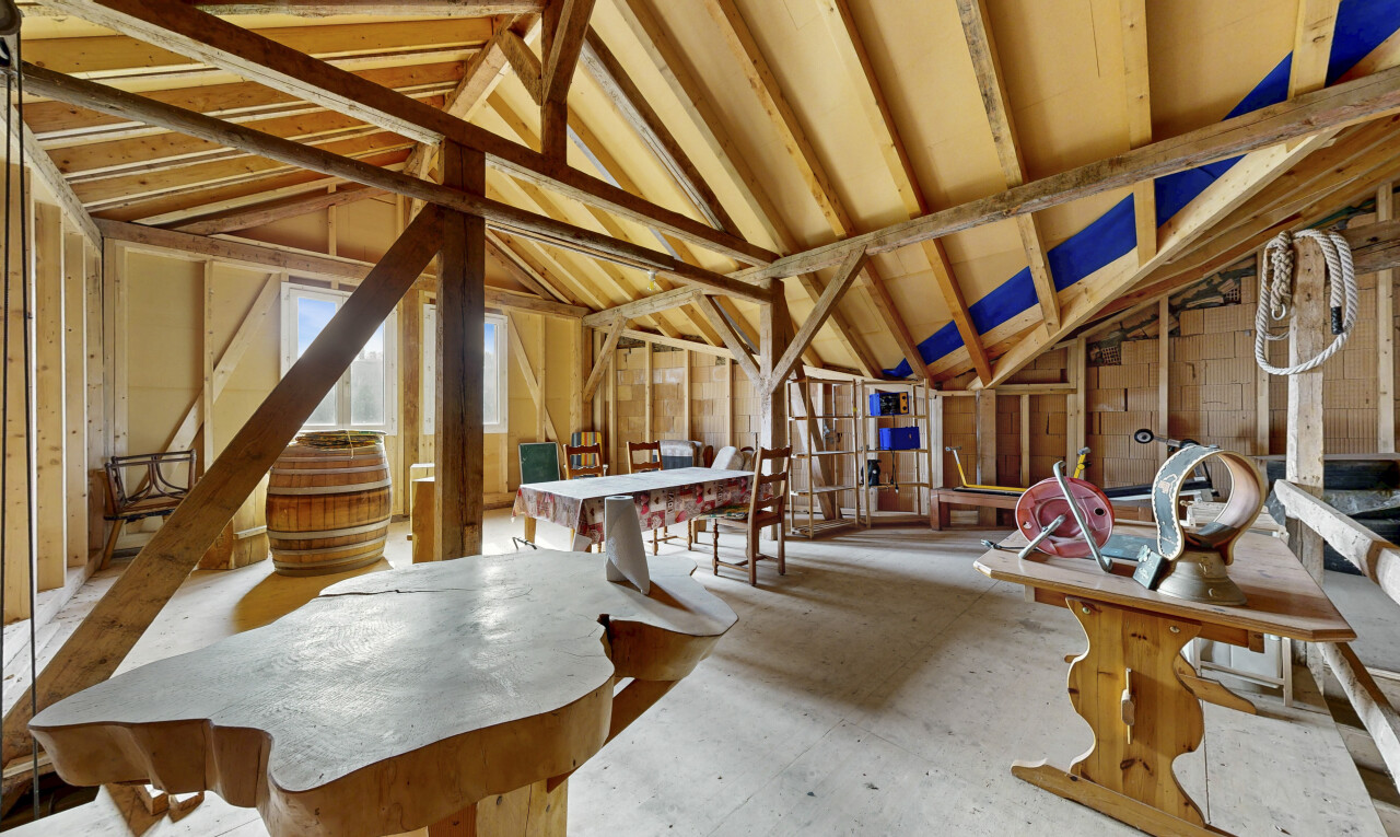 esszimmer mit dachschräge, vaulted ceiling, inside property, kathedralendecke, und cathedral ceiling