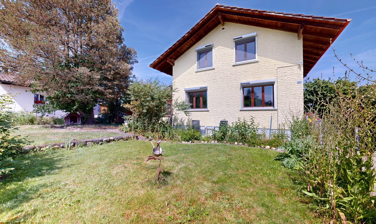 outdoor house featuring a lawn