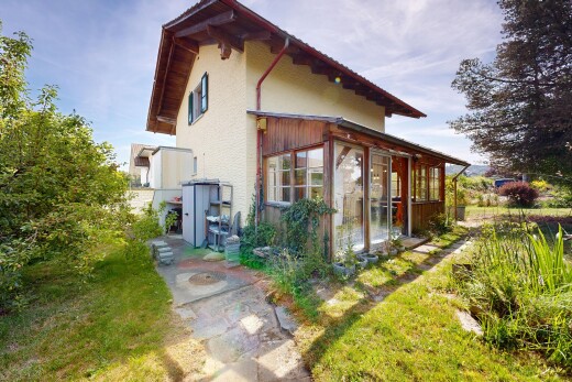 façade avec property visible, day time, et véranda