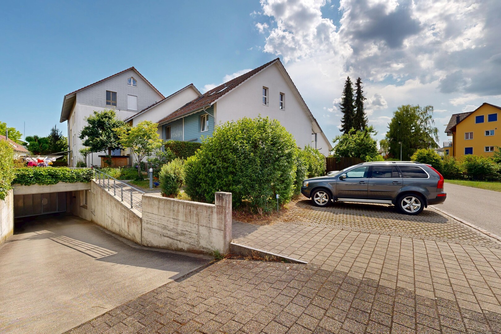 außenansicht mit day time und zaun