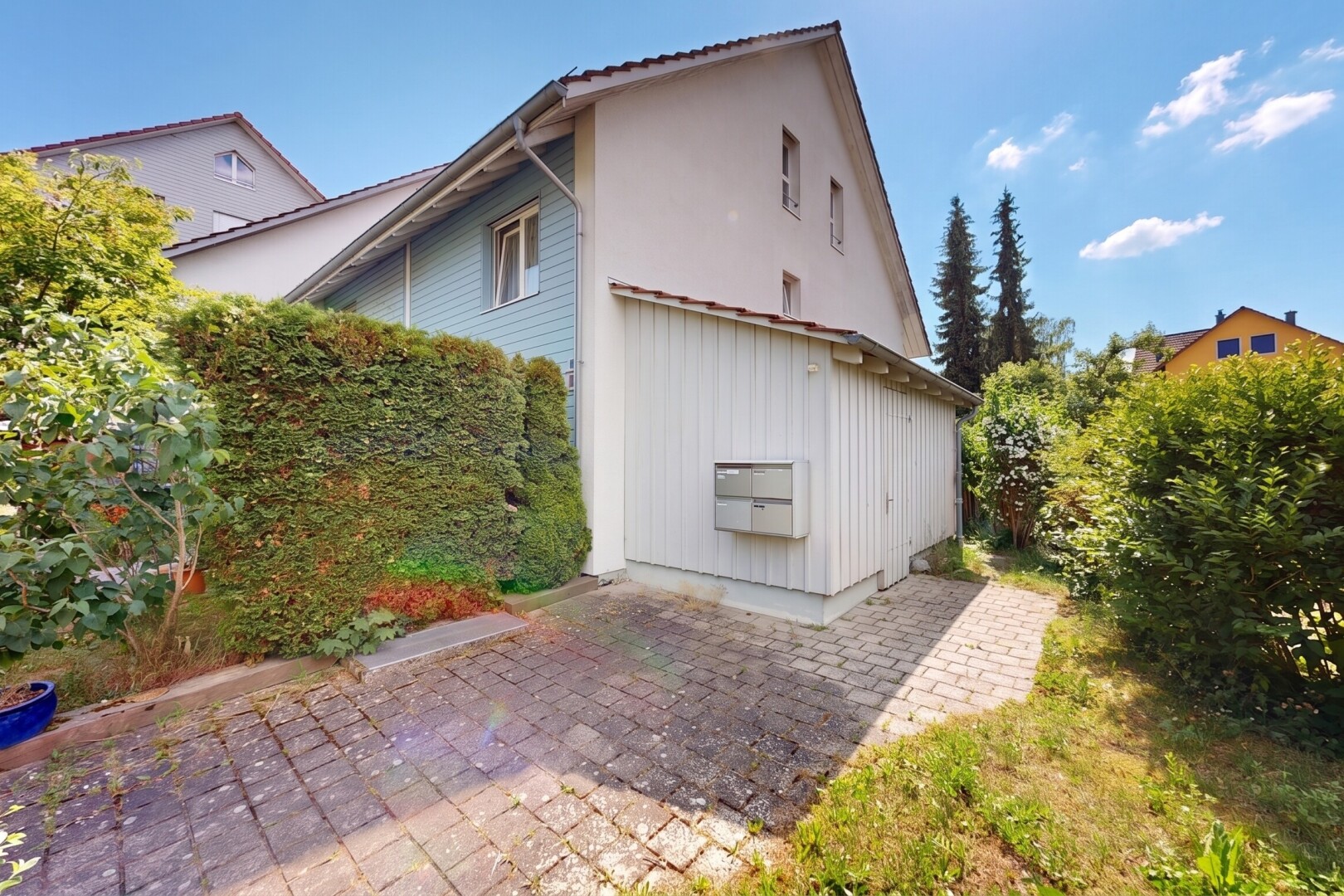 außenansicht mit property visible, terrasse, betonfundament, und day time